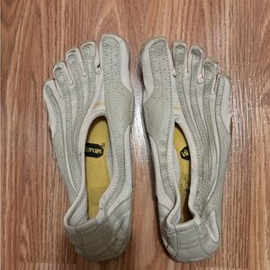 Vibram Toe Shoes.  Size 6.5.